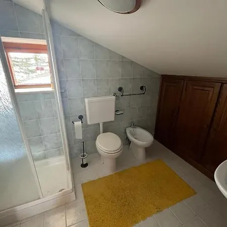 Su Due Piani A Rovere شقة