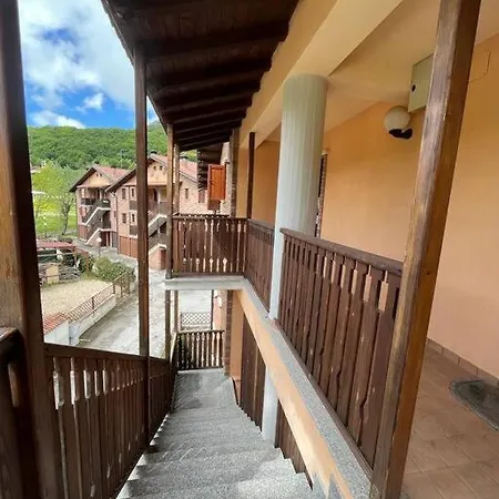 Su Due Piani A Rovere