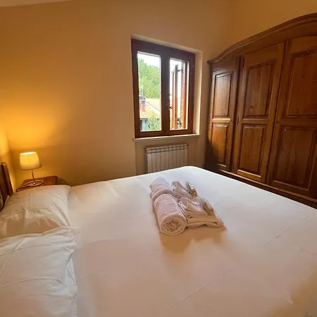 Su Due Piani A Rovere
